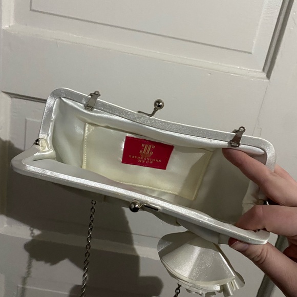 Elegant White Evening Clutch - Picture 4 of 4